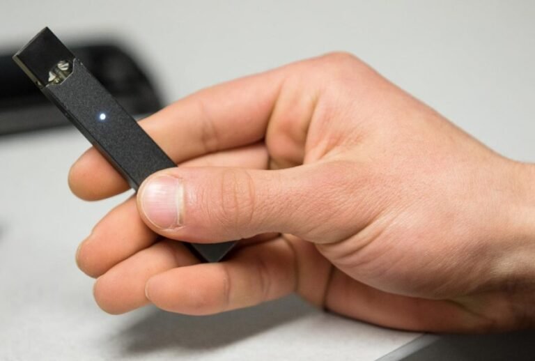 how much cigarettes are in a juul pod My Juul Is Not Charging Why My JUUL Won't Charge? How to fix it? main image 1